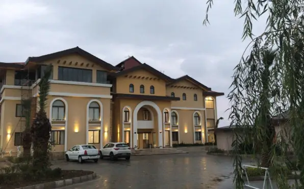دُنسه هتل گیلاریا کیاشهر